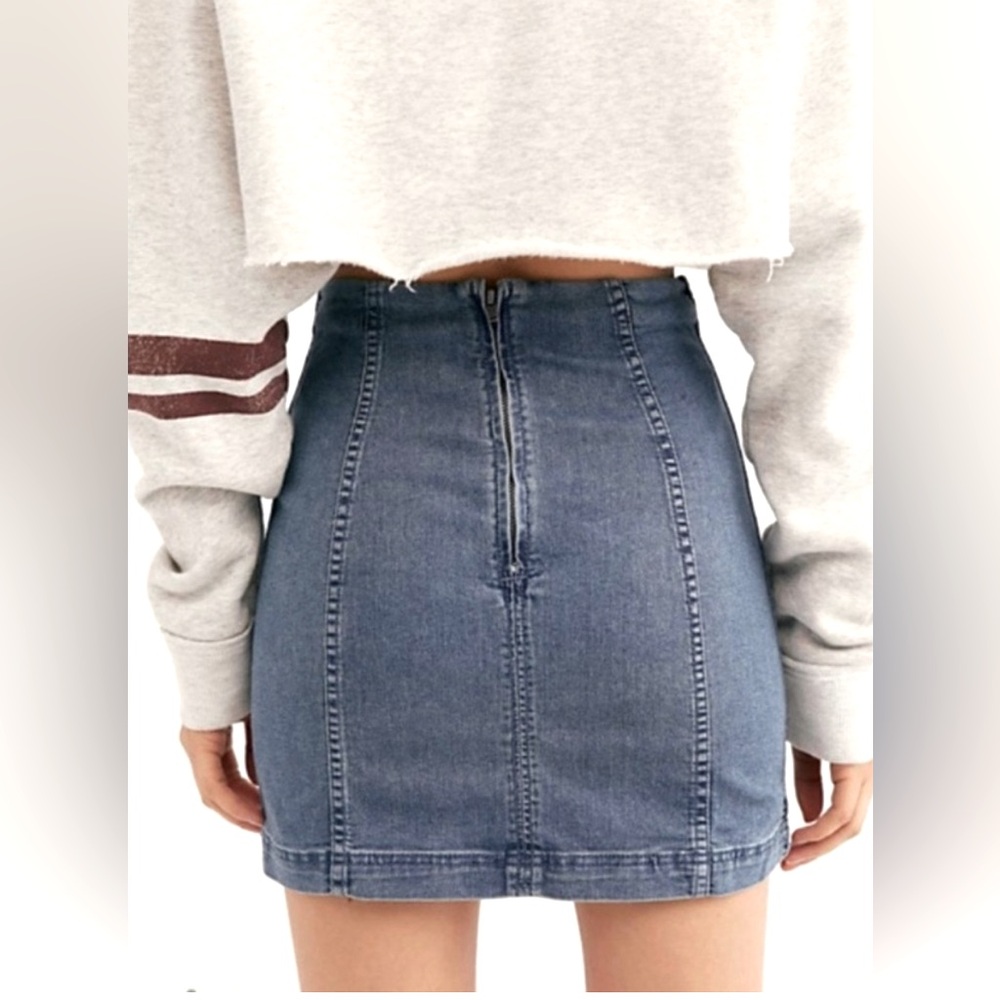 Free People Size 0 XS~Modern Denim Stretch Mini Denim Jeans Skirt~Add Fall Boots